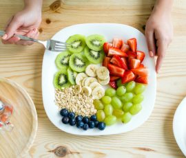 O que evitar na alimentação para reduzir o inchaço?