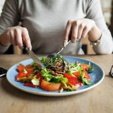 Descubra alguns alimentos que ajudam a regular o ciclo menstrual!