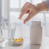 Os diferentes tipos de suplementos: cápsula, softgel e gummy