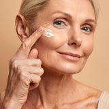 5 cuidados com a pele madura para mantê-la saudável e bonita
