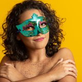 Como cuidar da pele no carnaval? Saiba o que não pode faltar!