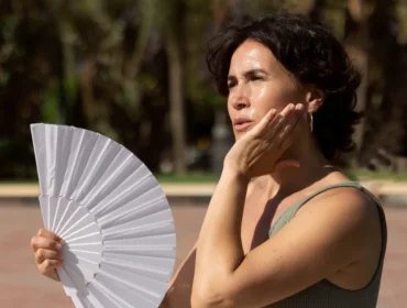 Bem-estar feminino no verão: como o calor impacta humor, energia e inchaço